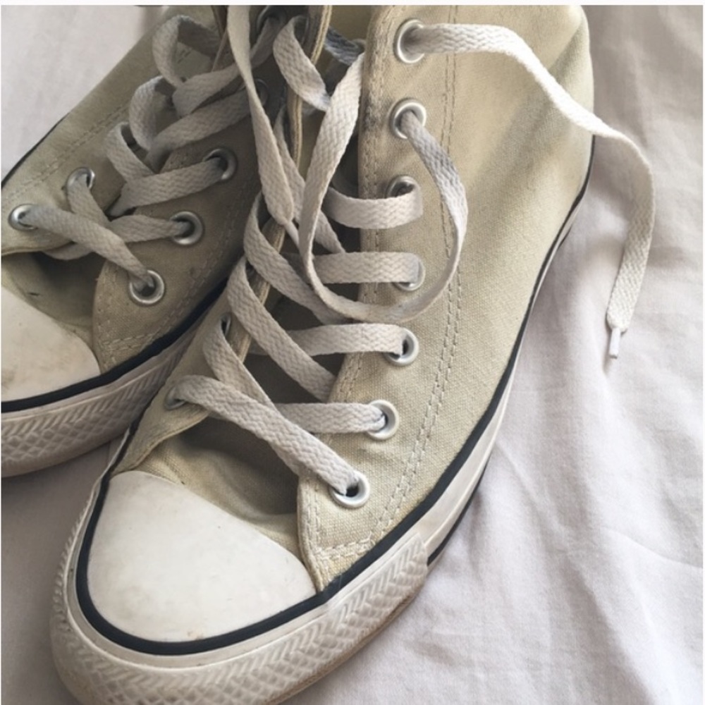 Converse all star high tops ✨ Women’s size 7.
